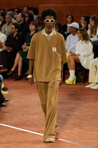 Look 15